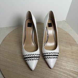 White House Black Market White Heels Womens 10M Pointed Toe Stiletto